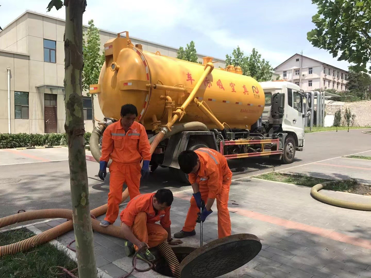 黄流镇化粪池清理与5-8吨吸粪车施工效率分析